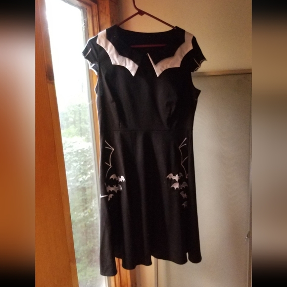 Fabulous NWOT Bat Dress, perfect for Halloween! Medium - Picture 11 of 11
